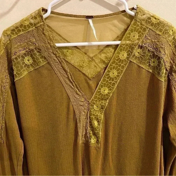 FREE PEOPLE Size Medium Lola Lace Trim Top V-Neck Long Drop Sleeves in Mustard - Picture 5 of 11